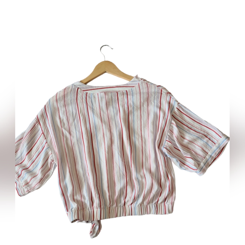 URBAN ROMANTICS | FAUX WRAP BLOUSE | 100% RAYON | SIZE SMALL - Picture 13 of 13